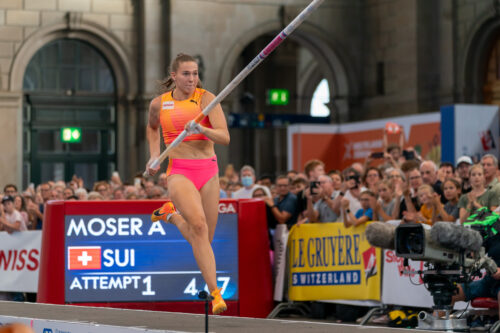 Weltklasse Zürich im Hauptbahnhof: Angelica Moser springt mit Hallen-PB auf Platz 4