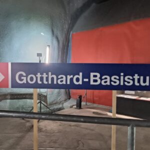 Senioren unterwegs – zu Fuss im Gotthard-Basistunnel